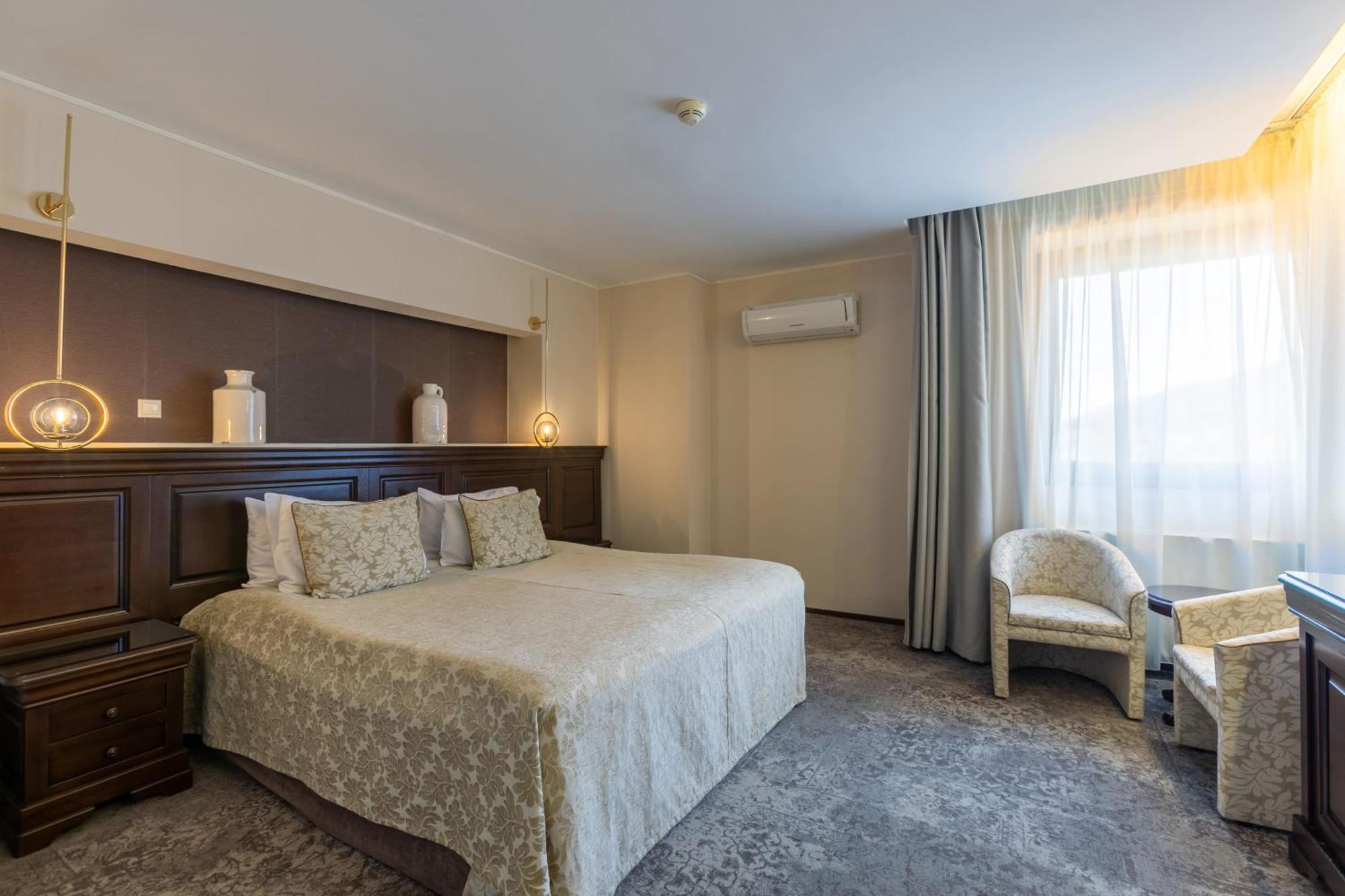 All Inclusive Two Bedroom Superior Floor Apartment includes 30' VIP Jacuzzi